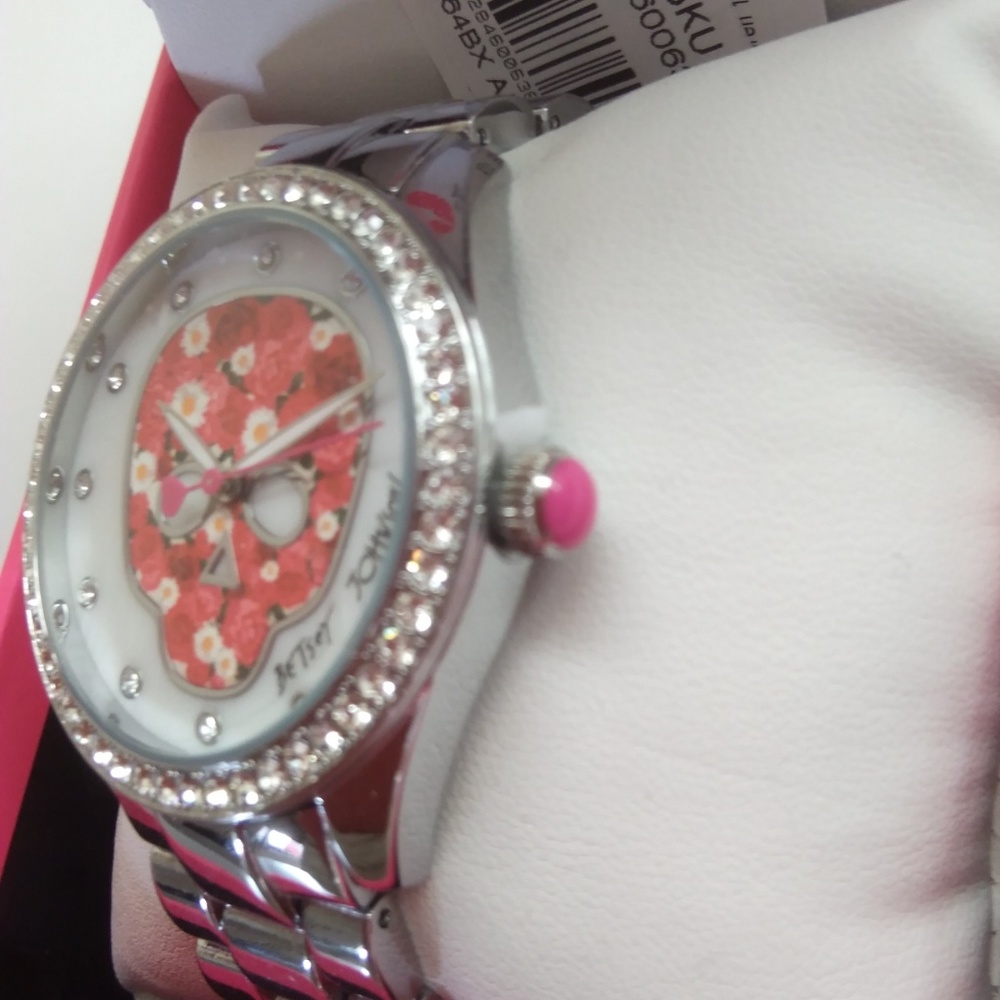 Betsey Johnson New Orange Skull Watch - Picture 3 of 3